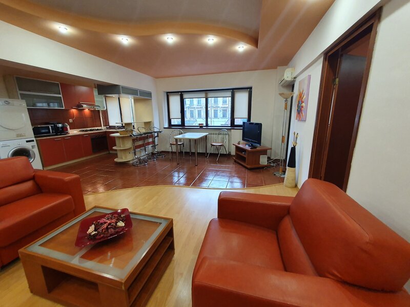 Universitate, Ultracentral,