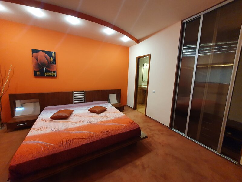 Universitate, Ultracentral,