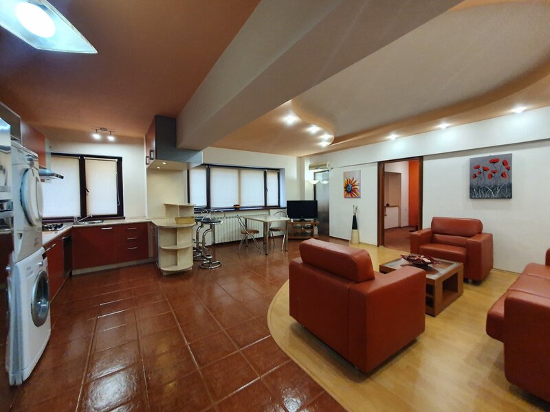 Universitate, Ultracentral,